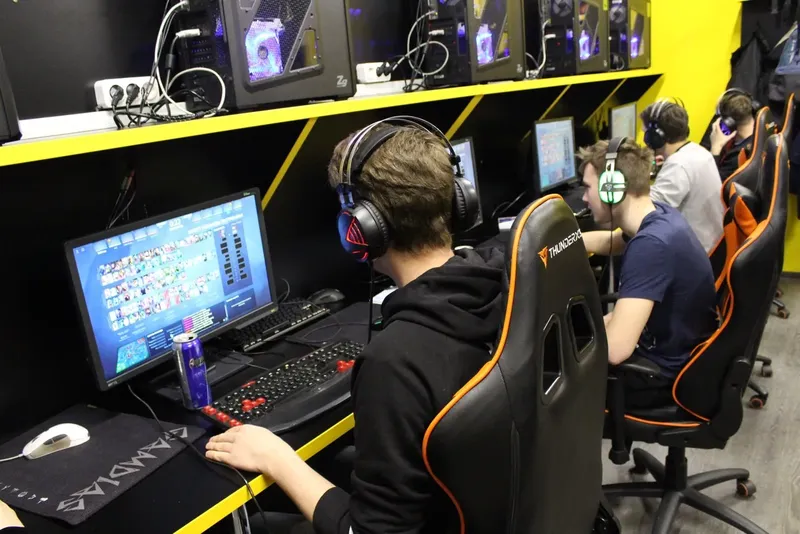  Giao diện cược esports tại nhà cái 8xbet trực quan và chuyên nghiệp